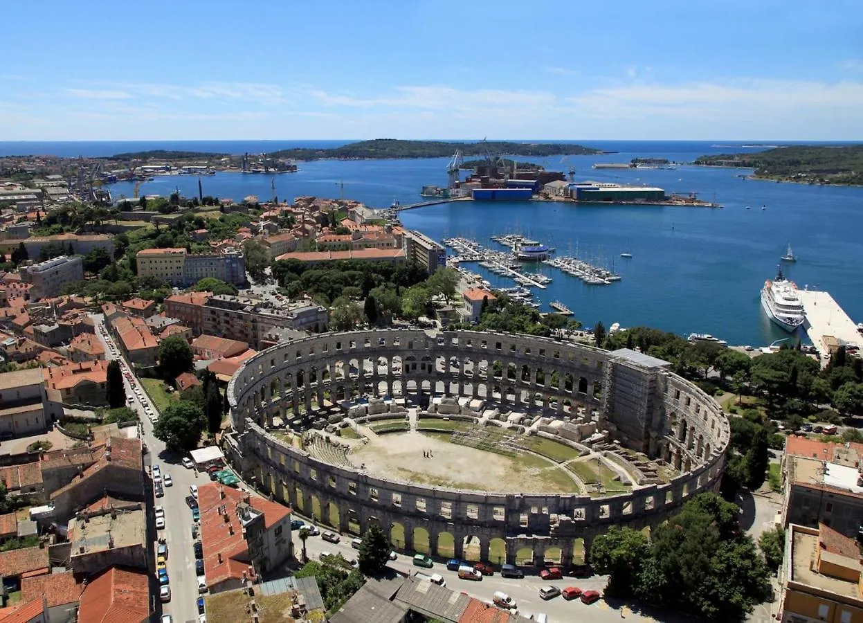 Apartments With A Parking Space Pula - 19628